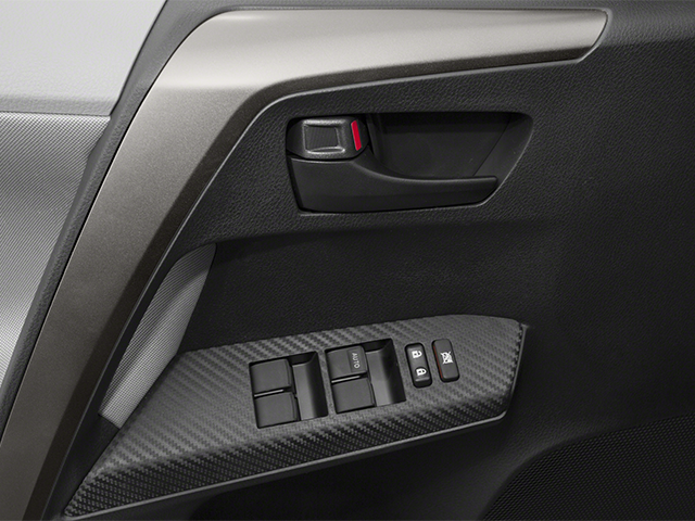 2014 Toyota RAV4 LE photo 2
