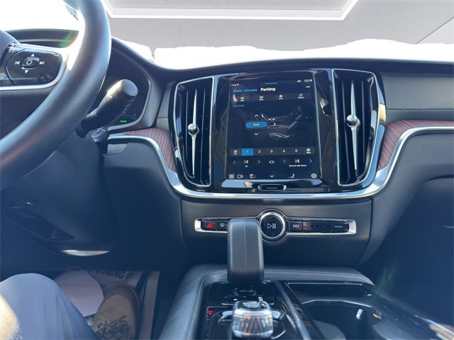 2025 Volvo S60 Plug-In Hybrid T8 Ultra