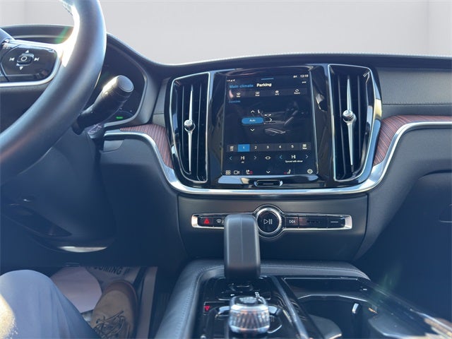 2025 Volvo S60 Plug-In Hybrid T8 Ultra