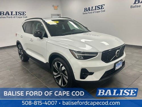 2025 Volvo XC40 B5 Plus Dark Theme