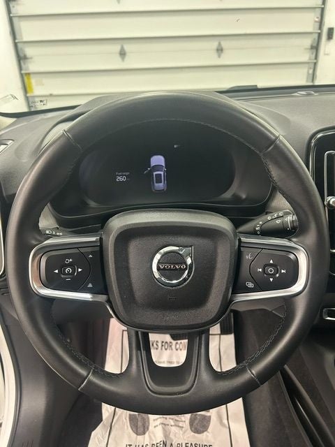 2025 Volvo XC40 B5 Plus Dark Theme