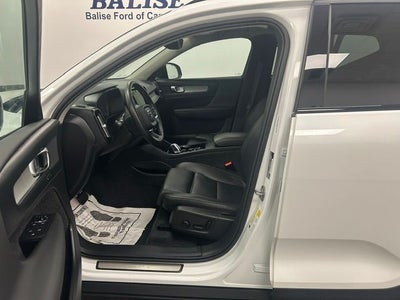 2025 Volvo XC40 B5 Plus Dark Theme