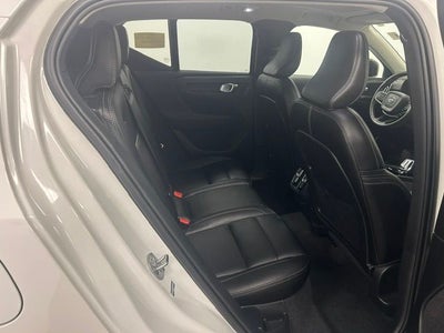 2025 Volvo XC40 B5 Plus Dark Theme