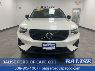 2025 Volvo XC40 B5 Plus Dark Theme
