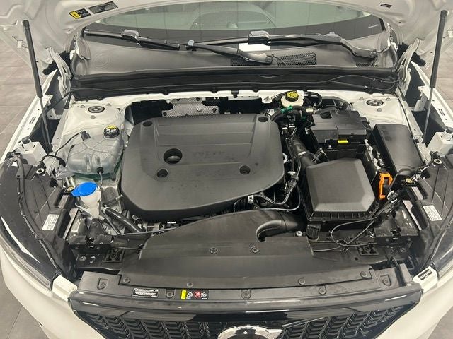 2025 Volvo XC40 B5 Plus Dark Theme
