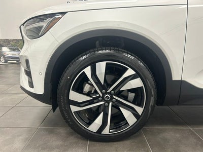 2025 Volvo XC40 B5 Plus Dark Theme