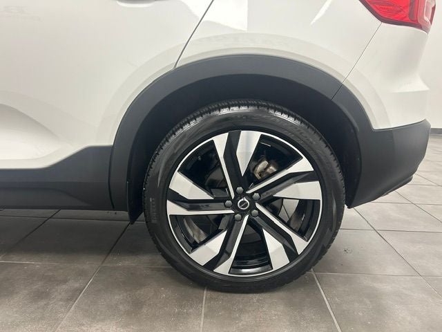 2025 Volvo XC40 B5 Plus Dark Theme