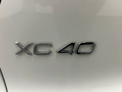 2025 Volvo XC40 B5 Plus Dark Theme