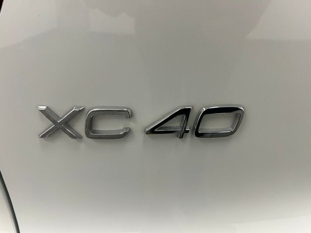 2025 Volvo XC40 B5 Plus Dark Theme